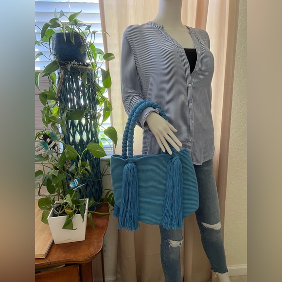 Classic Powder Blue Top Handle Wayuu Bag - Boho Chic Trendy Tote Bag - Picture 4 of 6